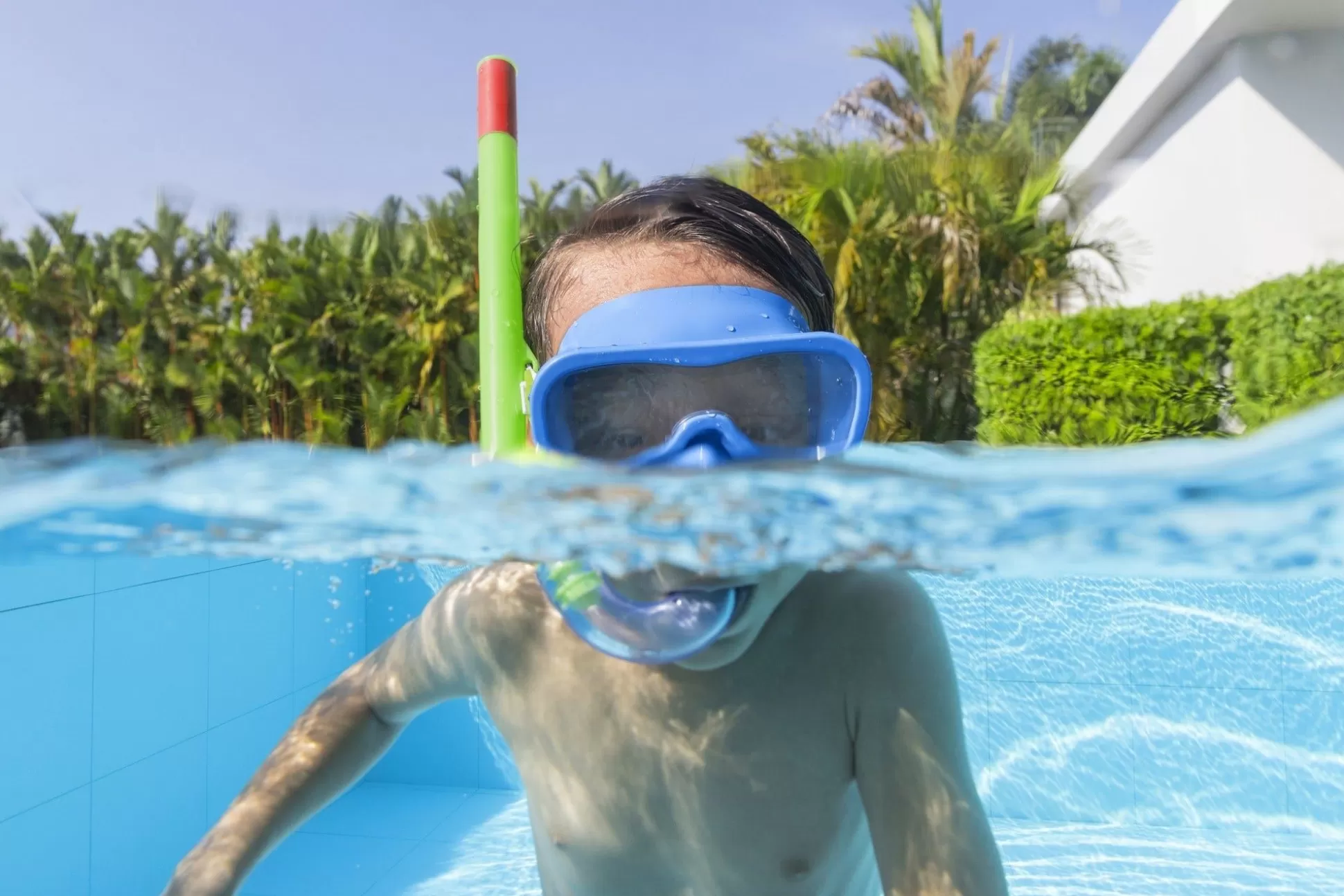 Bestway ® Crusader Essential Child 3+ Snorkel Set With Fins Store