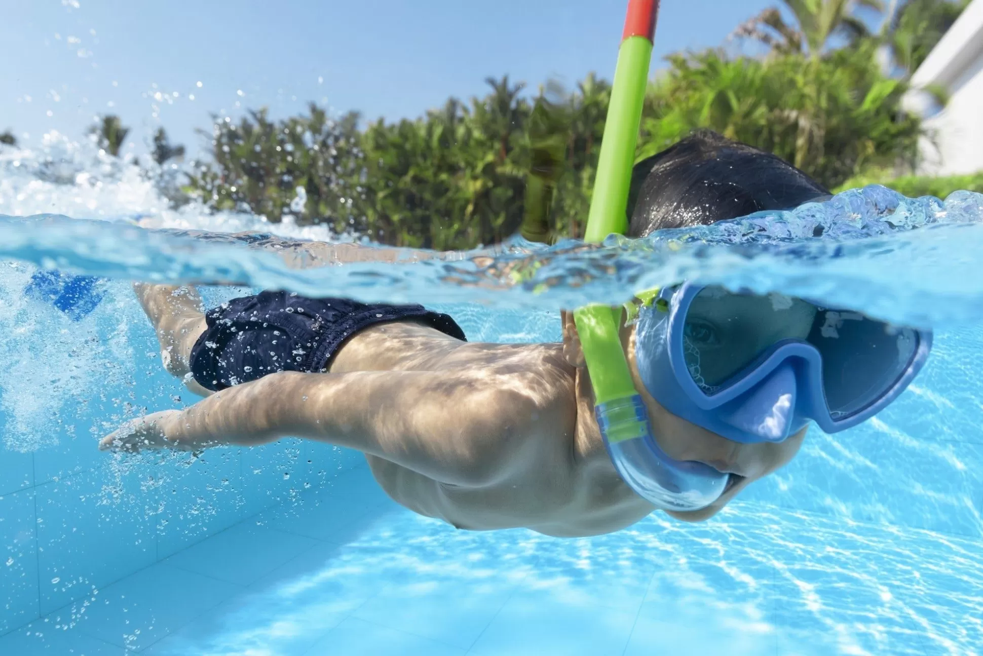 Bestway ® Crusader Essential Child 3+ Snorkel Set With Fins Store