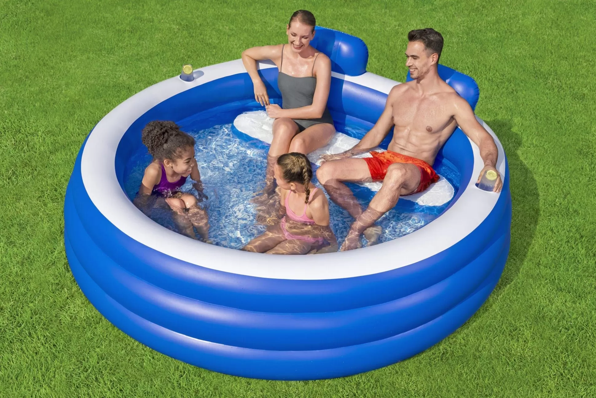 Bestway H2Ogo! Splash Paradise 7'7 X 7'2 X 31 Inflatable Family Pool Store